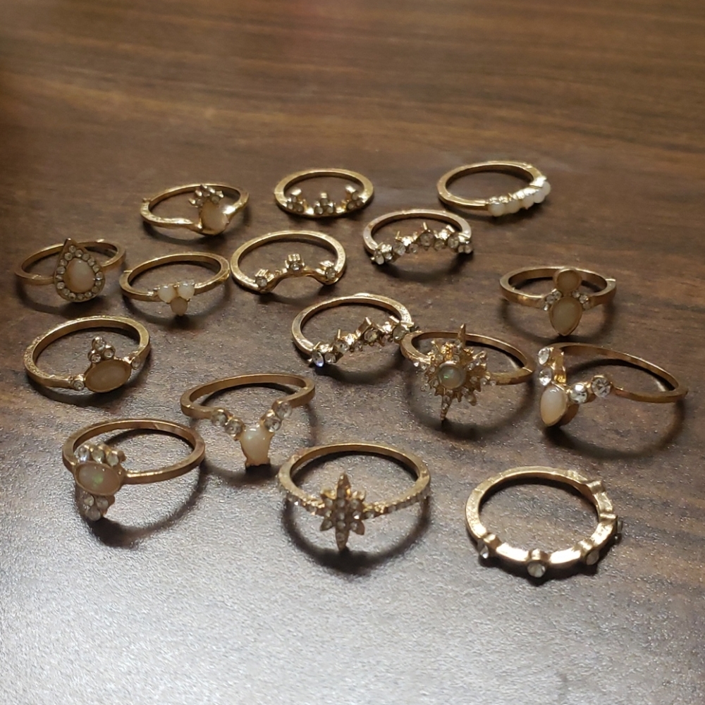 (15) Gold Rings - Picture 3 of 4